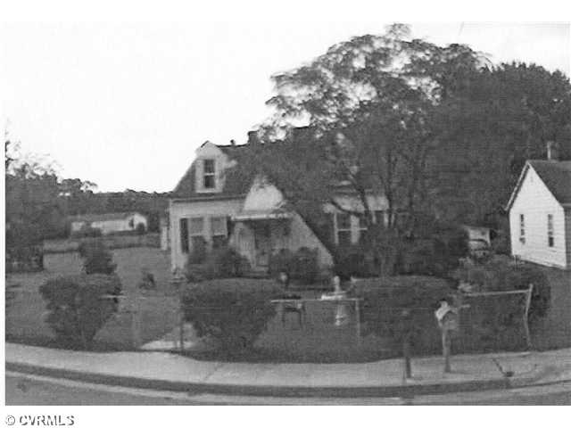 809 Church St, Blackstone, VA 23824 photo 1
