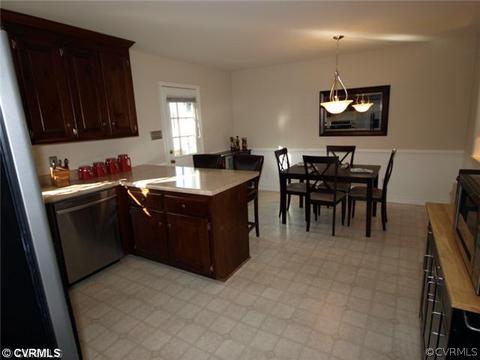 11621 Featherstone Ct, Midlothian, VA 23113 photo 2