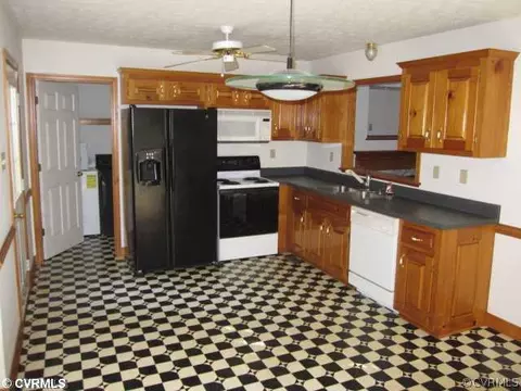 6480 Parrish Rd, Providence Forge, VA 23140 photo 3