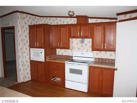 8860 Hobbs Mill Rd, Wilsons, VA 23894 photo 7