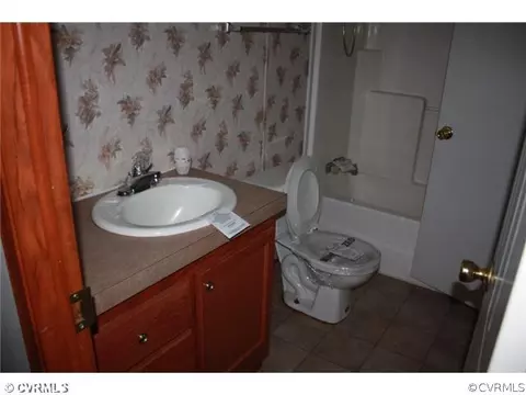 8860 Hobbs Mill Rd, Wilsons, VA 23894 photo 12