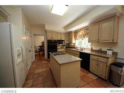 2300 Edgeview Ln, Midlothian, VA 23113 photo 2