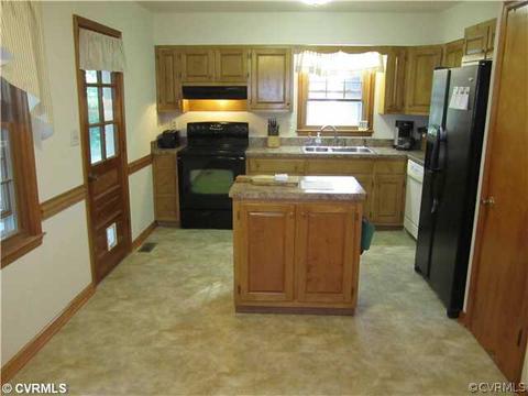 1017 Holly Grove Dr, Bumpass, VA 23024 photo 3