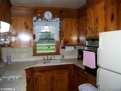 6908 Grubby Rd, Wilsons, VA 23894 photo 7
