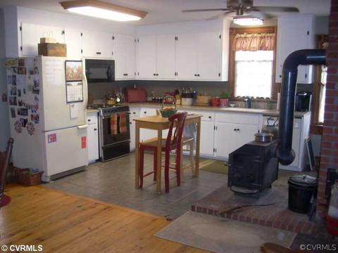 200 Third St, Mineral, VA 23117 photo 3