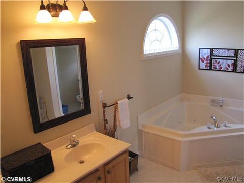 6078 Havenview Dr, Mechanicsville, VA 23111 photo 12