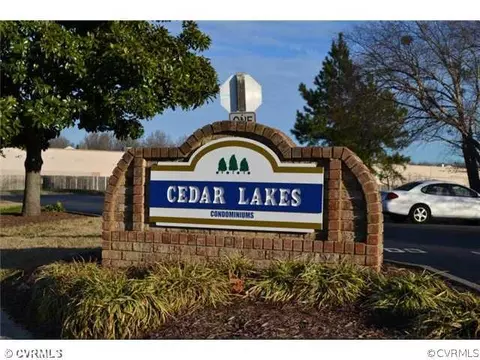 477 E Lake Cir, Chesapeake, VA 23322 photo 2