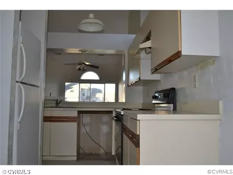 477 E Lake Cir, Chesapeake, VA 23322 photo 6