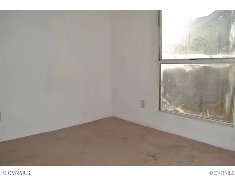 477 E Lake Cir, Chesapeake, VA 23322 photo 12