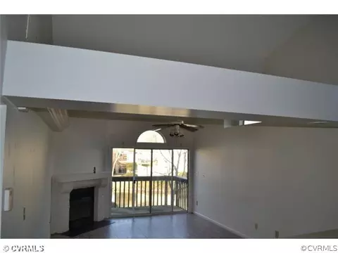 477 E Lake Cir, Chesapeake, VA 23322 photo 3
