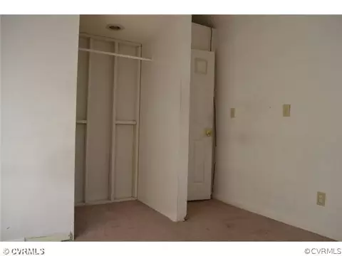 477 E Lake Cir, Chesapeake, VA 23322 photo 11