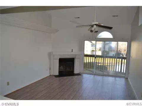 477 E Lake Cir, Chesapeake, VA 23322 photo 4