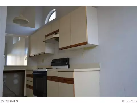 477 E Lake Cir, Chesapeake, VA 23322 photo 5