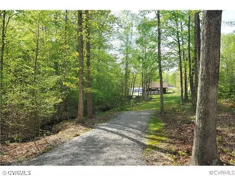 49 Walnut Ct, Bumpass, VA 23024 photo 4