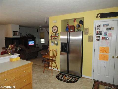 26035 Greentree Ln, Carson, VA 23830 photo 8