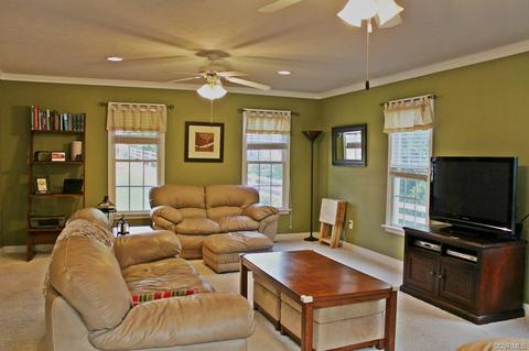 7426 Eagle Point Dr, Quinton, VA 23141 photo 2