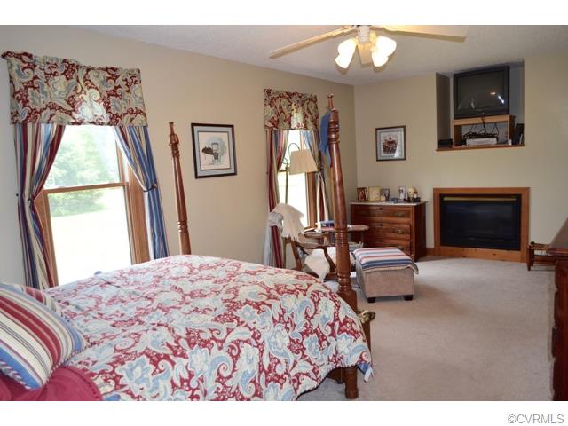 14357 Warwick Hill Rd, Petersburg, VA 23805 photo 8