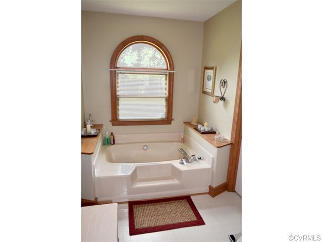 14357 Warwick Hill Rd, Petersburg, VA 23805 photo 10