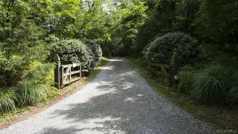 2410 Robert E Lee Rd, Powhatan, VA 23139 photo 2