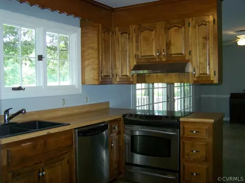19517 Cox Rd, Sutherland, VA 23885 photo 10