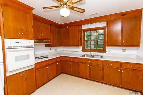 7433 River Rd, Hanover, VA 23069 photo 8