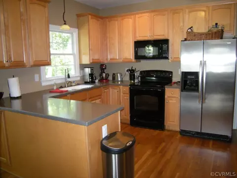 2828 Sandy Hills Dr, Sandy Hook, VA 23153 photo 4