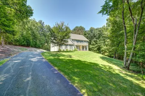 8317 E Harrison Ct, Fredericksburg, VA 22407 photo 2