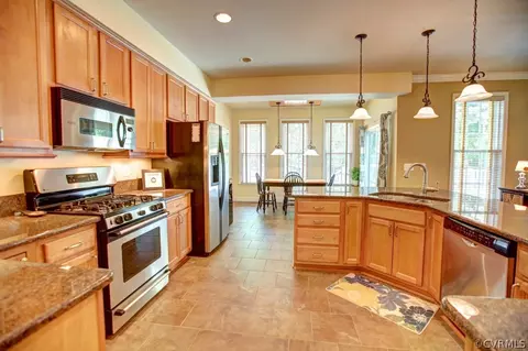 8317 E Harrison Ct, Fredericksburg, VA 22407 photo 6
