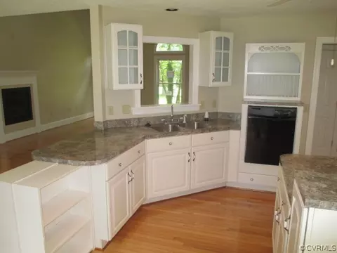 297 Mallard Dr, Hardyville, VA 23070 photo 8