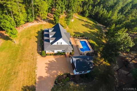 638 Daniel Rd, Blackstone, VA 23824 photo 1