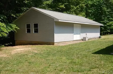 136 Arrowhead Dr, Weems, VA 22576 photo 4