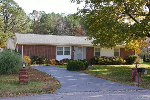 38 Maple Ln, Blackstone, VA 23824 photo 1