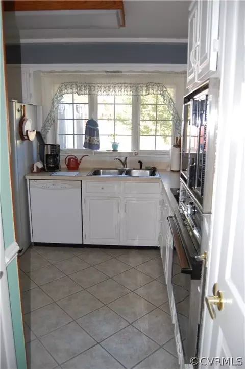 38 Maple Ln, Blackstone, VA 23824 photo 8