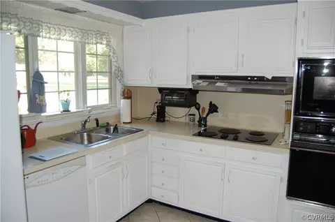 38 Maple Ln, Blackstone, VA 23824 photo 7