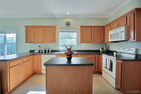 11319 Heidi Dr, Midlothian, VA 23112 photo 14