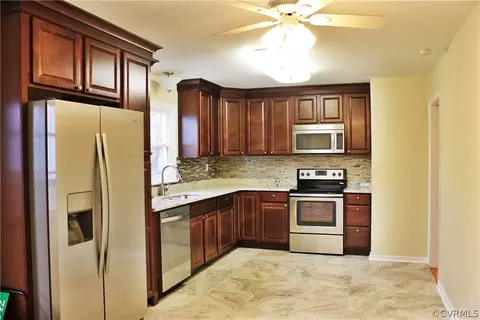 2405 E Deerpath Dr, Powhatan, VA 23139 photo 2
