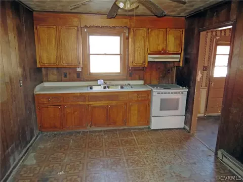 5820 Sutherland Dr, Sutherland, VA 23885 photo 3