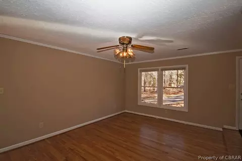 6984 Short Ln, Gloucester, VA 23061 photo 4