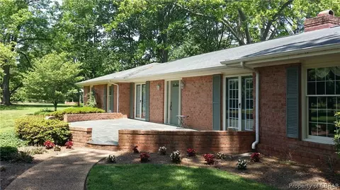 8807 Waverley Ln, Gloucester, VA 23061 photo 3