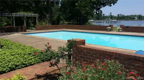 8807 Waverley Ln, Gloucester, VA 23061 photo 9