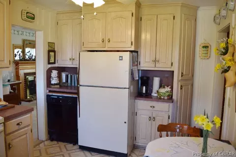 4288 Cedar Bush Rd, Hayes, VA 23072 photo 13