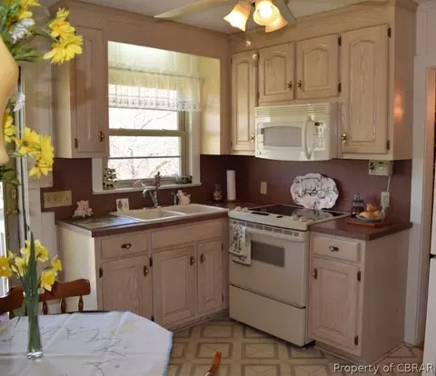 4288 Cedar Bush Rd, Hayes, VA 23072 photo 14