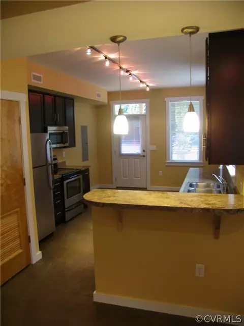 1004 Perry St, Richmond, VA 23224 photo 3