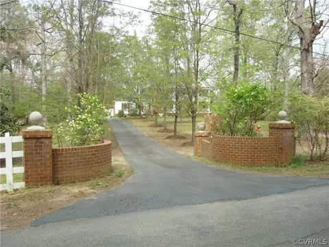 19700 Ahern Rd, Moseley, VA 23120 photo 2