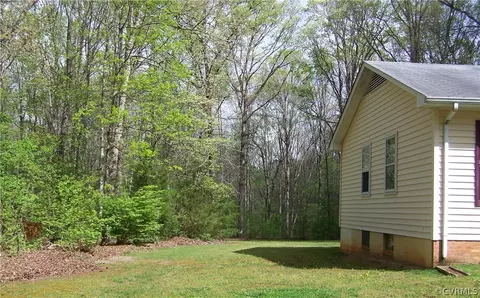 2383 Sizer Rd, Beaverdam, VA 23015 photo 2