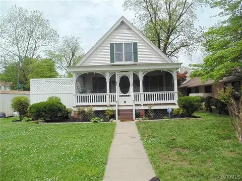 423 3rd St, West Point, VA 23181 photo 1