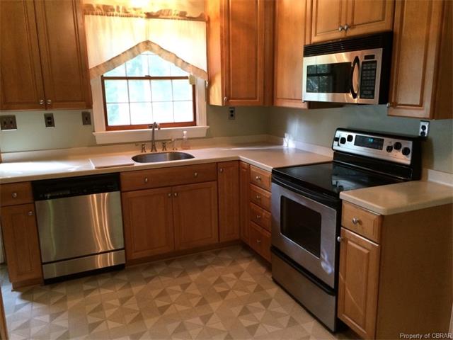 1498 Riverview St, Gloucester Point, VA 23062 photo 3