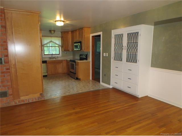 1498 Riverview St, Gloucester Point, VA 23062 photo 4