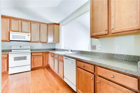1407 St Thomas Dr, Midlothian, VA 23114 photo 4