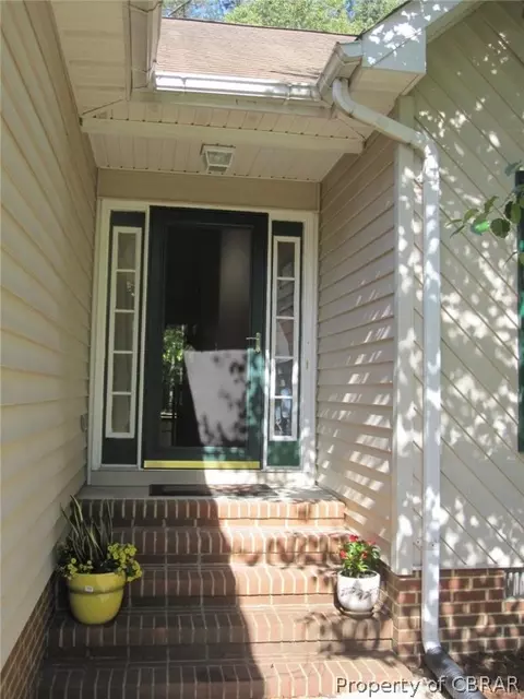 8513 Woodhaven Dr, Gloucester, VA 23061 photo 3